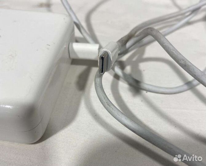 Клавиатура и зарядное устройство apple