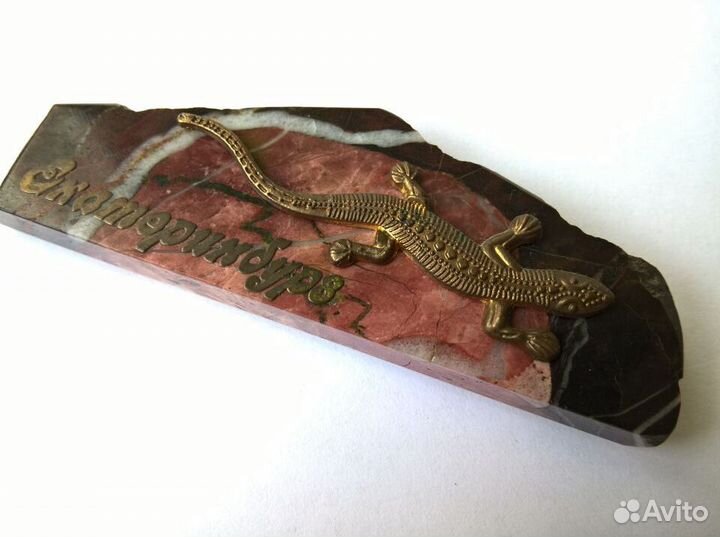 Магнит на холодильник из камня яшма