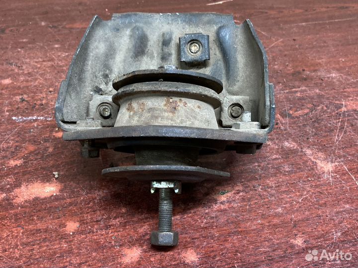 Правая подушка двигателя ваз 2110