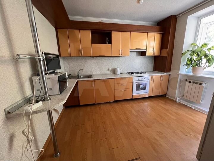 3-к. квартира, 70 м², 1/5 эт.