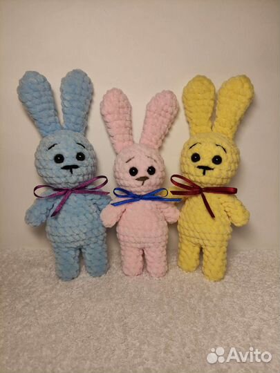 Вязаные Игрушки зайчики, ручная работа