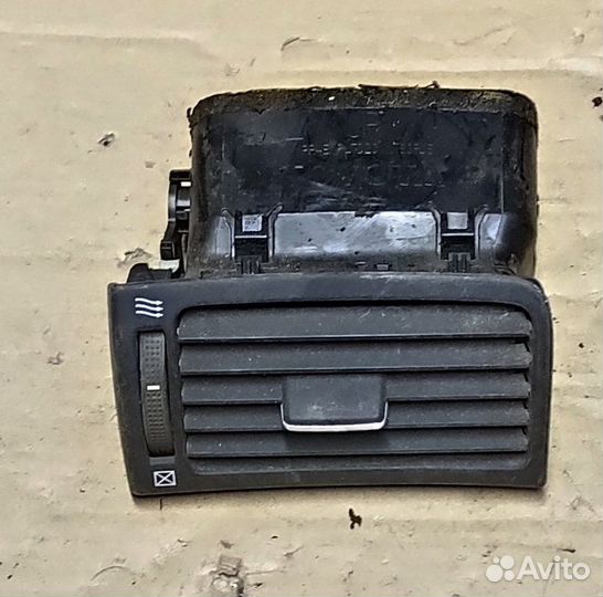 Воздуховод передний левый Toyota Avensis T25 1800