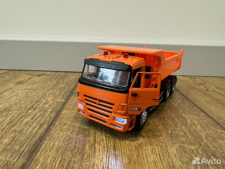 Игрушка грузовк самосвал камаз 1:38