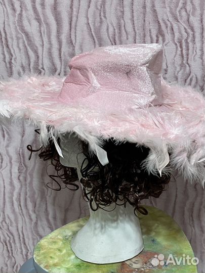 Шляпа карнавальная широкополая велюровая с перьями