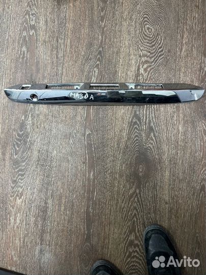 Накладка двери багажника Mazda Premacy CP8W fpde