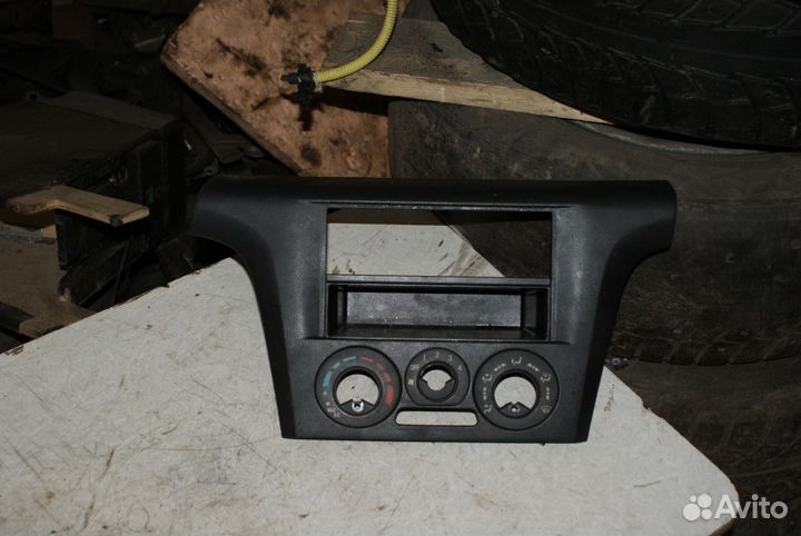 Рамка магнитолы Mitsubishi Outlander CU MR590095