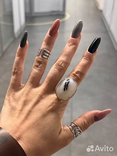 Модель на маникюр