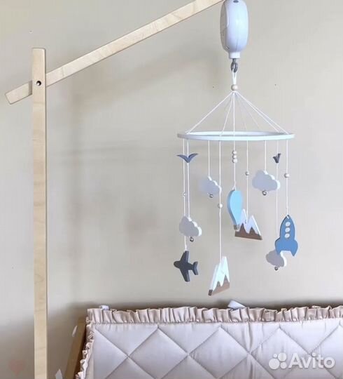 Мобиль детский деревянный