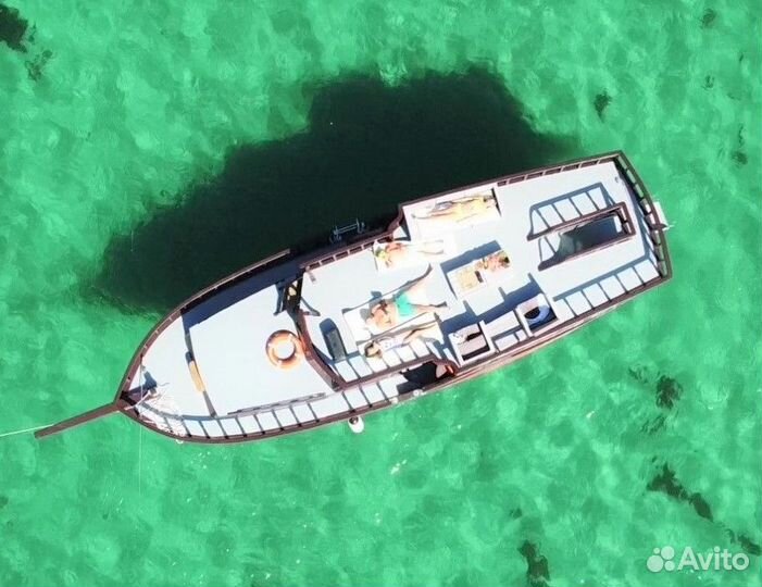 Катер прогулочный