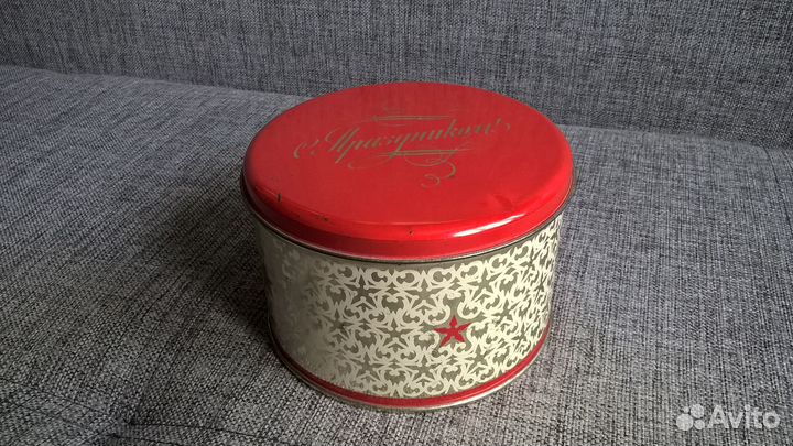 Упаковка из жестисоветского периода и современная