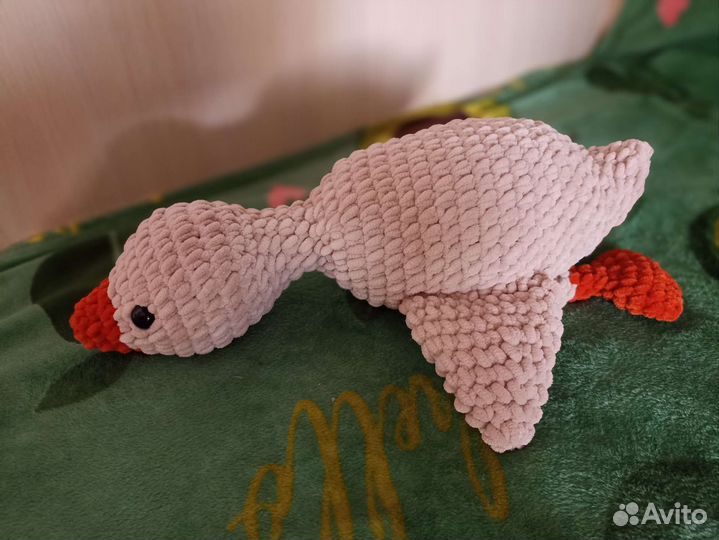 Вязаная игрушка гусь амигуруми