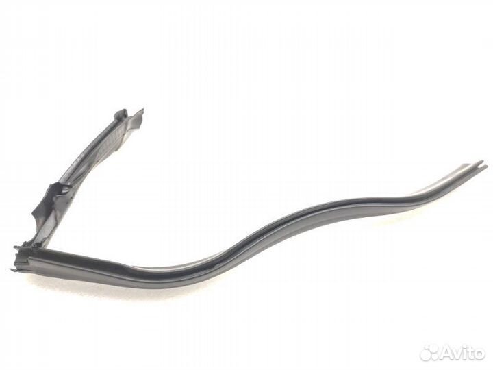 Уплотнитель капота передний левый Mercedes-Benz