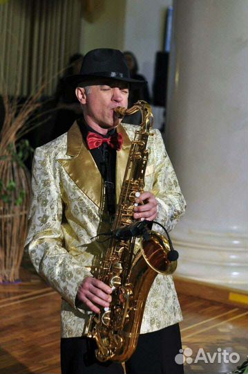 Саксофонист на праздник