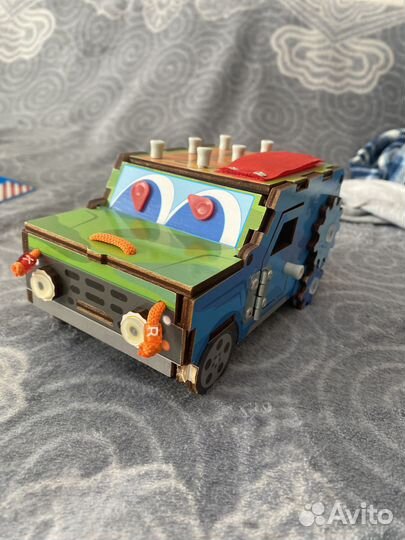 Игрушка бизиборд машинка