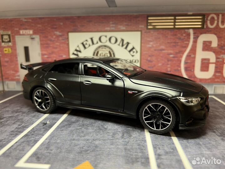 Модель автомобиля Mercedes-Benz GT 63