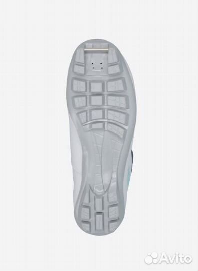 Лыжные ботинки женские в состоянии новых