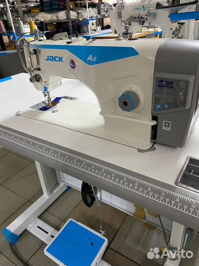 Прямострочка с обрезкой нитки Jk-A2-BC со столом