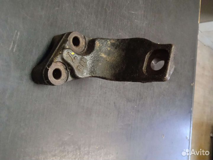 Кронштейн опоры двигателя Toyota Camry V40