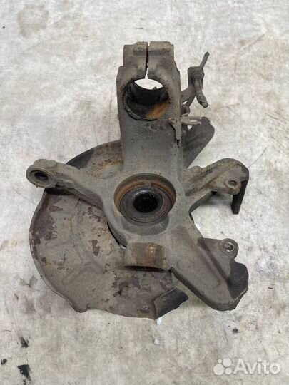 Кулак передний R Skoda Fabia 2 Roomster Praktik