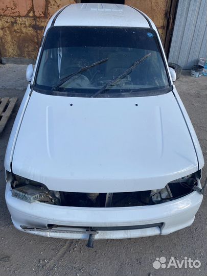 В разбор на запчасти nissan cube z10