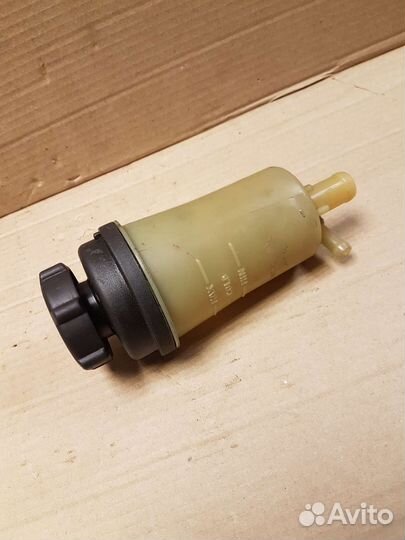 Бачок гура Ford Focus 2