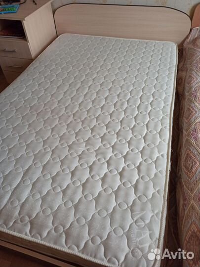 Кровать с матрасом бу 120 х 190