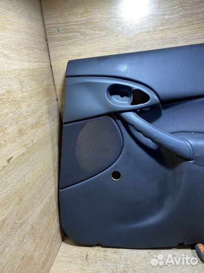 Обшивка задняя правая Ford Focus 1 79129