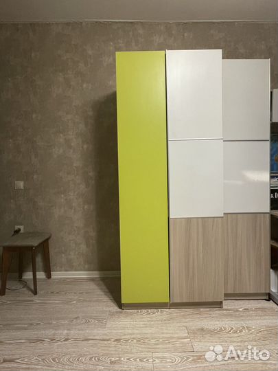 Детский уголок: две кровати, шкаф, шифоньер, пенал