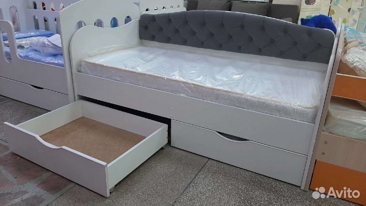 Кровать Софа с каретной стяжкой (новая)