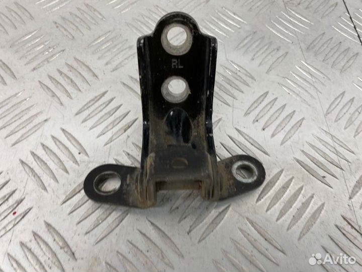 Б/У петля двери задний правый Hyundai Solaris 1 RB