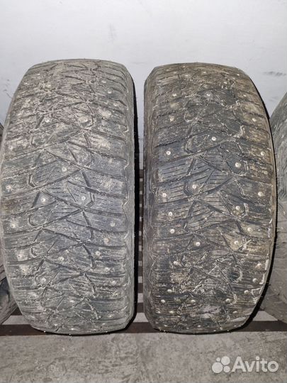 Goodyear Ultragrip 600 215/55 R17 98T