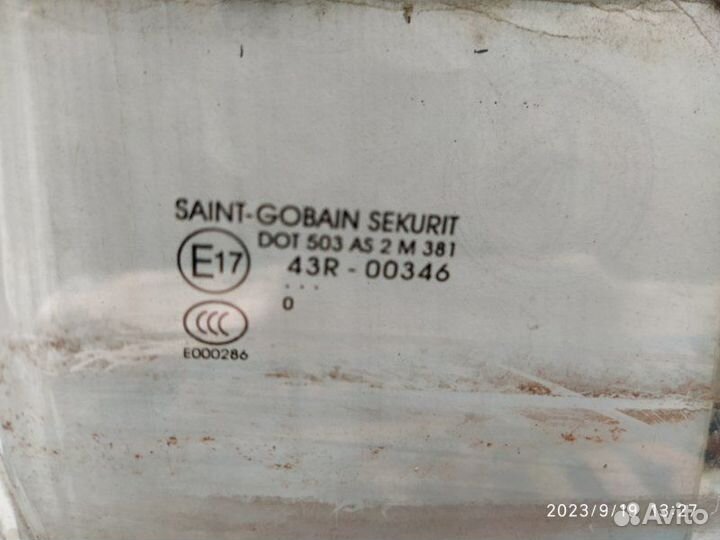 Стекло двери переднее правое Jeep Liberty KK 07-13