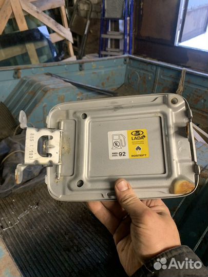 Лючок бензобака Лада Веста