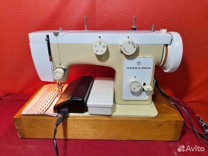 Швейная машина Чайка 142м