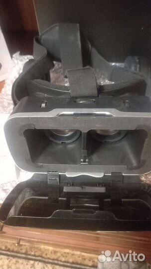 Очки виртуальной реальности с пультом