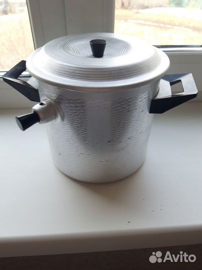 Кастрюля с двойными стенками и дном