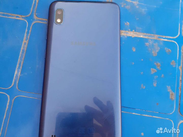 Samsung A10 на 32gb 4оперативы с коробкой