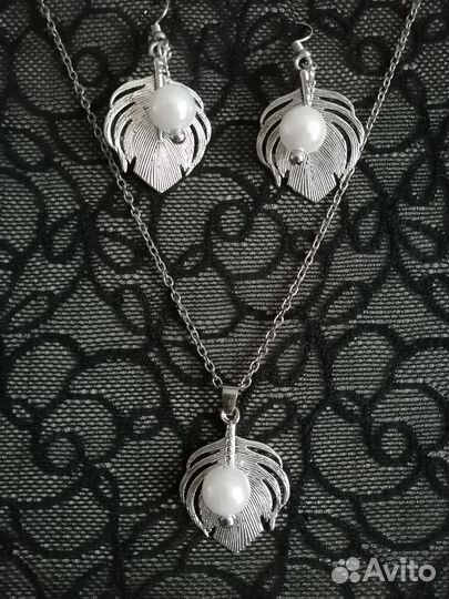 Колье, серьги, браслеты