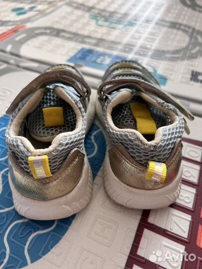 Кроссовки детские