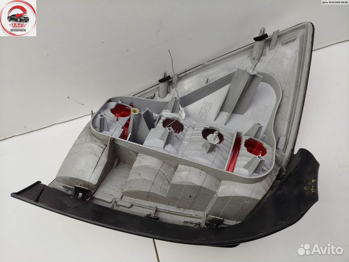 Фонарь задний правый б/у Opel Astra H 24451840