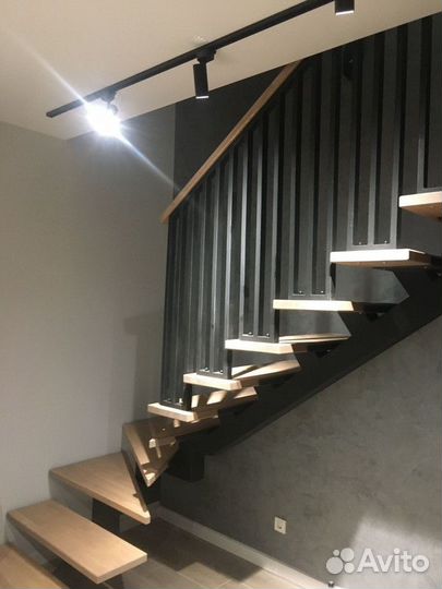 Лестница на 2 этаж / Лестница на металлокаркасе