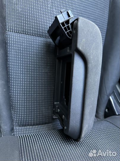 Подлокотник Лансер 10