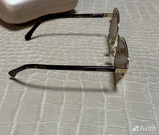 Солнцезащитные очки Chanel