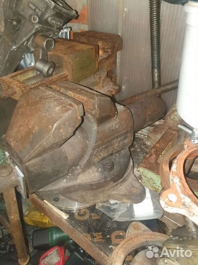 Тиски УССР рабочие