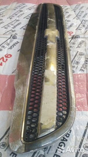 Решетка радиатора с эмблемой Chevrolet Lanos