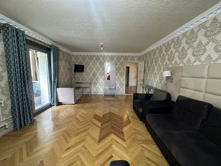 4-к. квартира, 130 м², 2/5 эт.