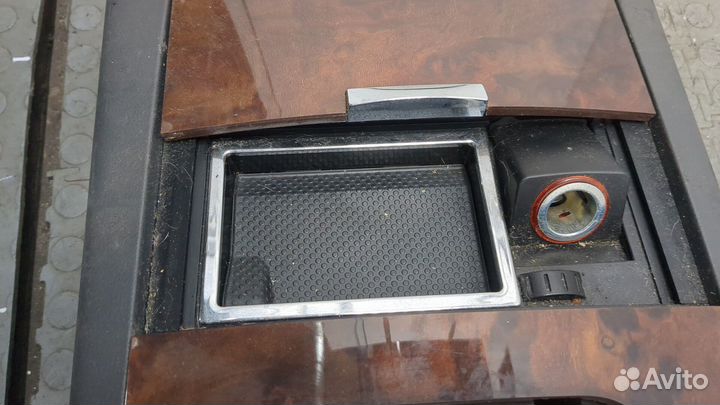 Консоль салона Volkswagen Touareg