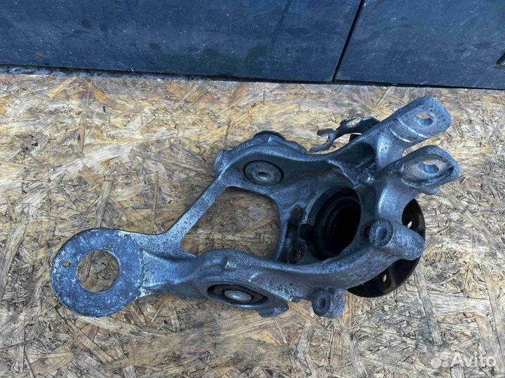 Кулак задний левый Audi A5 5 TDI 2011