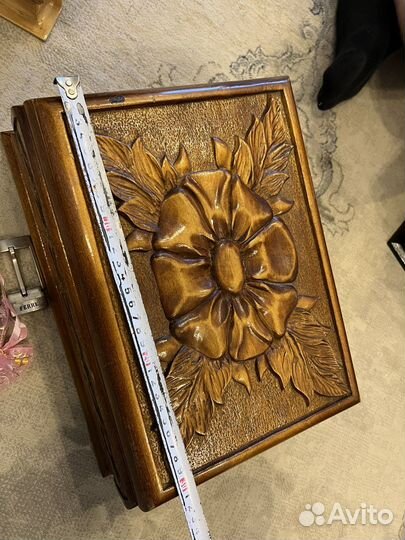 Шкатулка резная деревянная