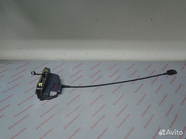 Nissan 82501-BA27A Замок задний левый